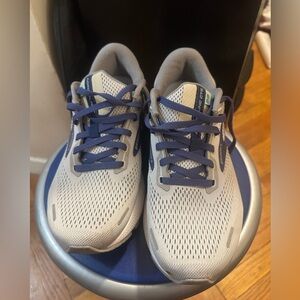 Brooks Adrenaline 22 Sneakers